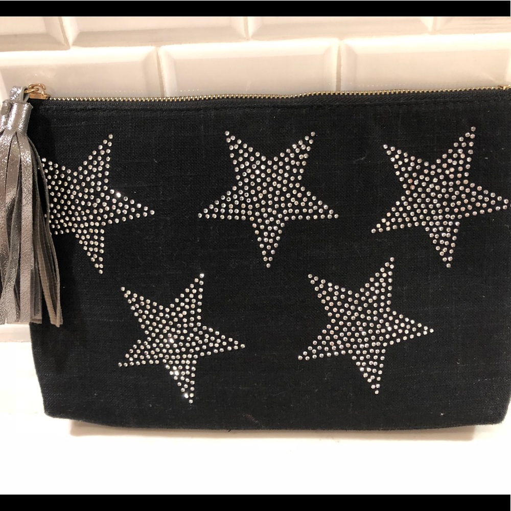 Ahidorned clutch